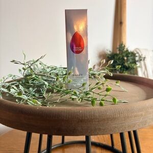 Beautyblender Bounce Foundation in Silver and Red Packaging